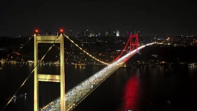 Fatih Sultan Mehmet Köprüsü "sarı-kırımızı" oldu