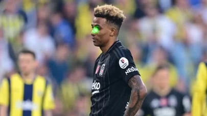 Fenerbahçe-Beşiktaş derbisinde lazer tutan taraftara ceza