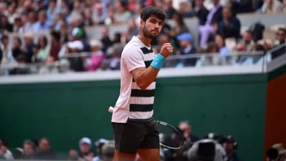 Carlos Alcaraz, Fransa Açık’ta ikinci tura yükseldi