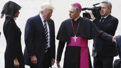 Donald Trump, kendini Papa yaptı! ABD'yi karıştıran paylaşım