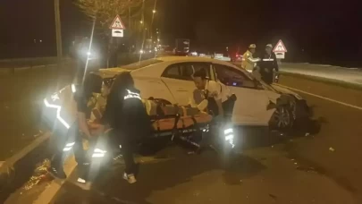Kamyona çarpan otomobildeki sürücü yaralandı