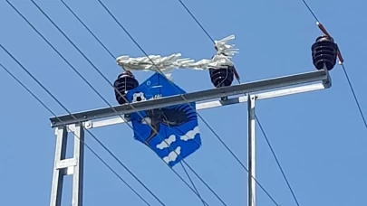 Uçurtmaları tellere takılmıştı: Ekiplerin yardımı gecikmedi