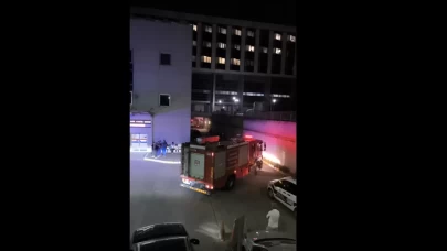Hastanede korkutan yangın! Geceyi alevler aydınlattı