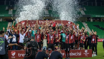 Fatih Karagümrük, Süper Lig kupasını kaldırdı