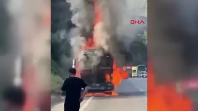 Bursa'da seyir halindeki kamyon alev alev yandı
