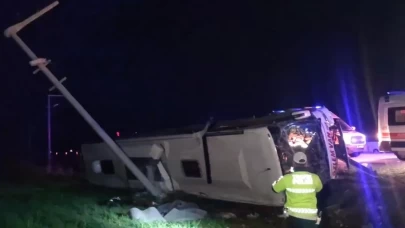 Van'da yolcu otobüsü devrildi