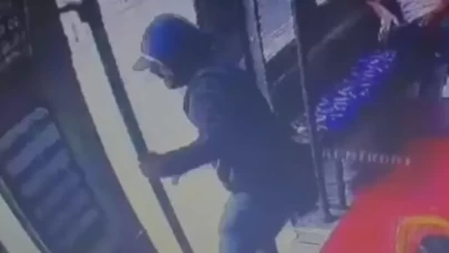 Silahlı saldırgan dolmuştan husumetlisine ateş etti