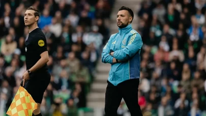 Farioli’nin Ajax’ı, şampiyonluğu zora soktu