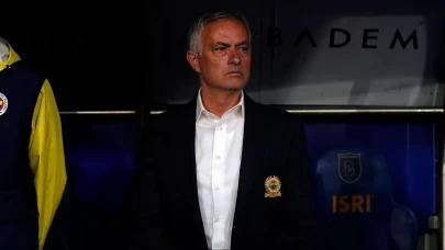 Galatasaray tribünlerinde Jose Mourinho pankartı!