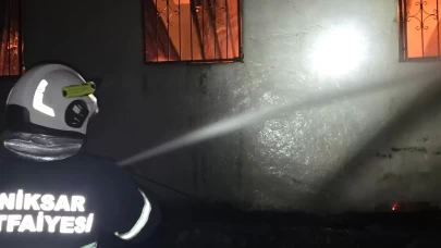 Tokat'ta yangın: 3 ev kullanılamaz hale geldi