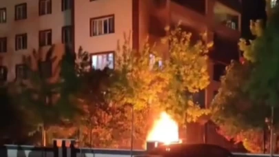Gaziantep'te park halindeki otomobil alev alev yandı