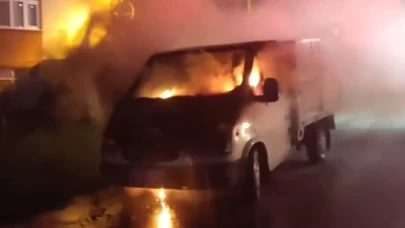 Samsun'da park halindeki kamyonet yandı