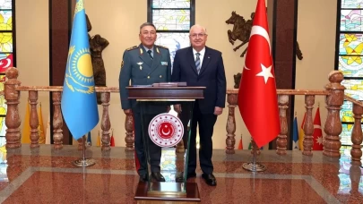 Milli Savunma Bakanı Güler, Pakistanlı mevkidaşı  ile görüştü