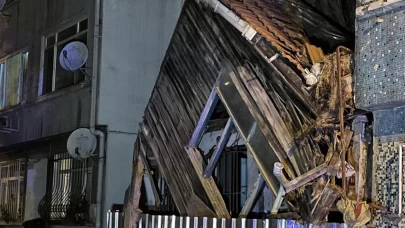 Fatih’te metruk bina çöktü