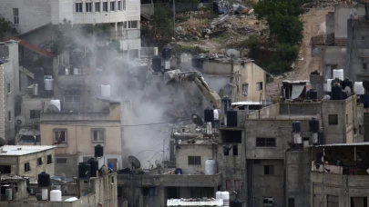 Nur Şems Mülteci Kampı'nda Filistinlilere ait evler yıkıldı