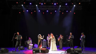 Candan Erçetin ve Barcelona Gipsy Balkan Orchestra Harbiye'de sahne aldı