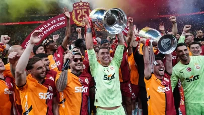 Galatasaray, çifte kupayı taraftarı önünde kutladı
