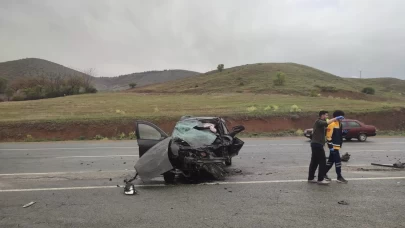 Otomobiller çarpıştı: 2 ölü, 2 yaralı