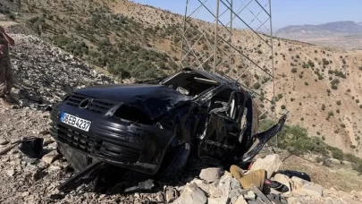 Hafif ticari araç şarampole devrildi: 3 kişi öldü