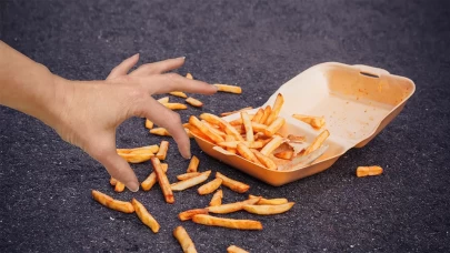 Yere Düşen Yiyecek Gerçekten Güvenli mi?