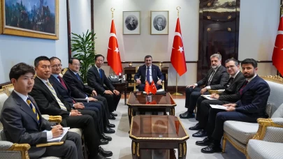 Cevdet Yılmaz, Çinli yetkili ile İpek Yolu ve enerji projelerini görüştü