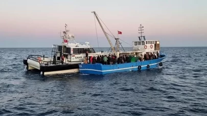 Edirne açıklarında balıkçı teknesinde 92 düzensiz göçmen yakalandı