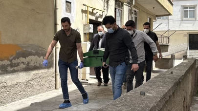 Buzdolabı ve derin dondurucuda parçalanmış erkek cesedi bulundu