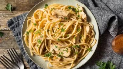 Kremalı Lezzetin İtalyan Hali: Evde Fettuccine Alfredo Yapımı!