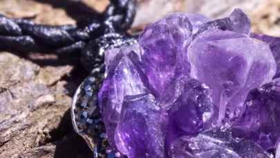Ametist ve turkuazla sahil stilinize enerji yüklemesi