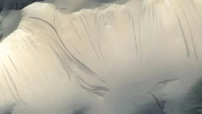 Mars’ta su izleri zannedilen şekiller bakın neymiş