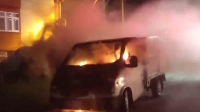 Samsun'da park halindeki kamyonet alev aldı