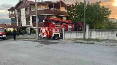 Çatı tamiri sırasında çıkan yangın korkuttu