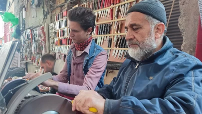 Aksaray'da şok eden olay! Bilettiği bıçakla koşarken çarptığı adamı yaraladı