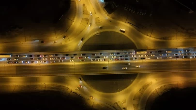 Tatilin son gecesinde trafik yoğunluğu zirve yaptı! Yüz binlerce araç aynı anda yola çıktı