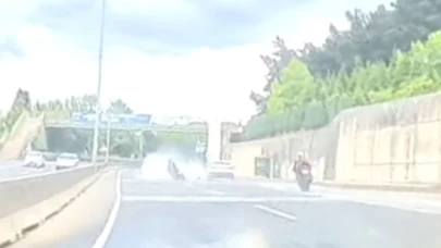 Yola akan su nedeniyle 3 motosikletli kaza yaptı