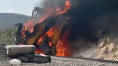 Malatya'da iş makinesi alev alev yandı
