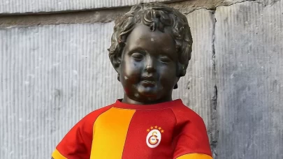 Manneken Pis heykeline Galatasaray forması