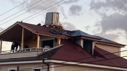 Çatı tamiri sırasında çıkan yangın korkuttu