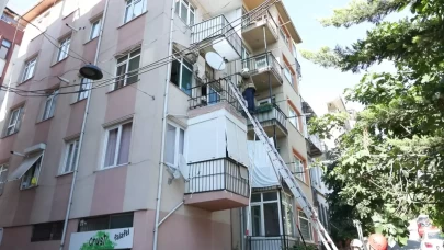 Kadıköy'de binanın dördüncü katındaki balkon çöktü