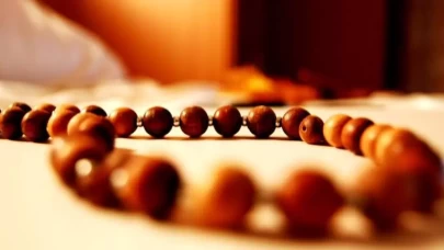 La İlâhe İllallâhu Vahdehû Lâ Şerîke Leh ne demek? Fazileti nedir?