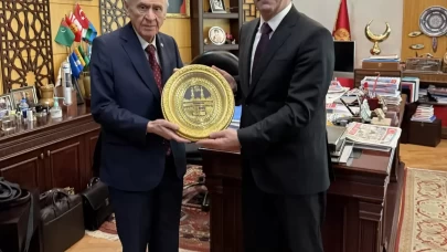 MHP'li Eyyup Yıldız'dan, MHP Lideri Devlet Bahçeli'ye  "Kâbe-i Muazzama Hatırası"