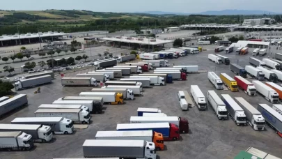 Tır şoförleri bayrama ailelerinden uzakta girdi