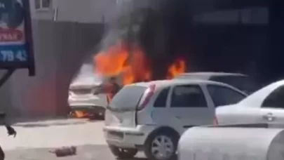 Osmaniye Düziçi Sanayi Sitesi'nde yangın: 2 otomobil kül oldu!