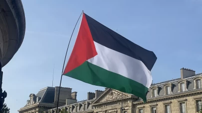 Paris'te Madleen gemisindeki gönüllüler için serbest bırakma çağrısı