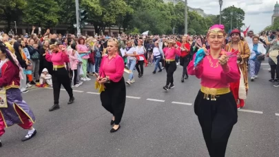 Berlin Kültürler Karnavalı'nda renkli görüntüler