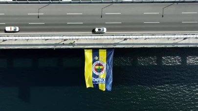 EuroLeague şampiyonu Fenerbahçe'nin bayrakları köprülerde dalgalanı