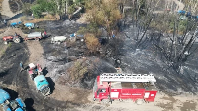 Eber Gölü yanındaki tarım arazilerinde yangın çıktı