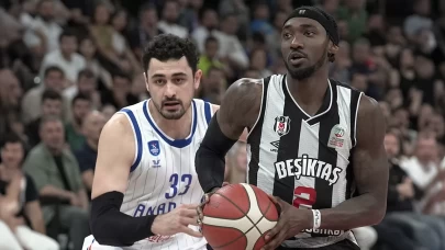Beşiktaş ile Anadolu Efes, final bileti için karşı karşıya