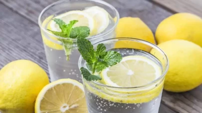 Doğru bildiğimiz yanlışlar: Limonlu su gerçekten zayıflatır mı?