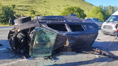 Feci kaza: Bitlis'te minibüs ve otomobil çarpıştı, 2 ölü, 1 yaralı